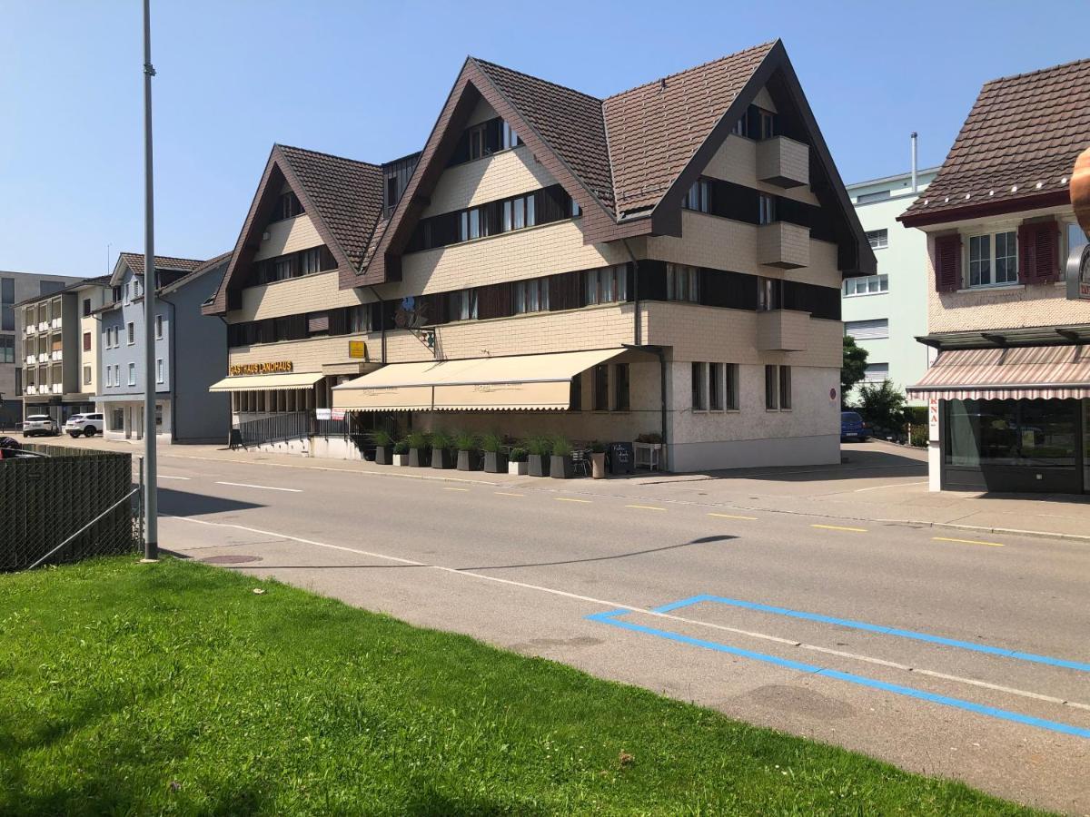 Hotel Landhaus Niederuzwil Екстериор снимка